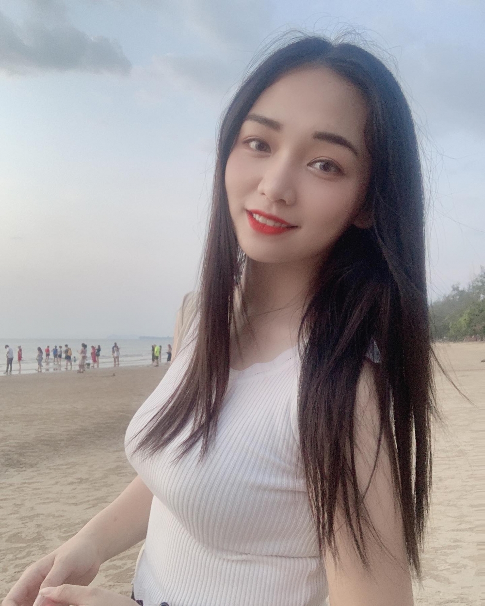 12號邢洋陽(洋腸)被網民發現其IG上傳的照片,完全不肥!?