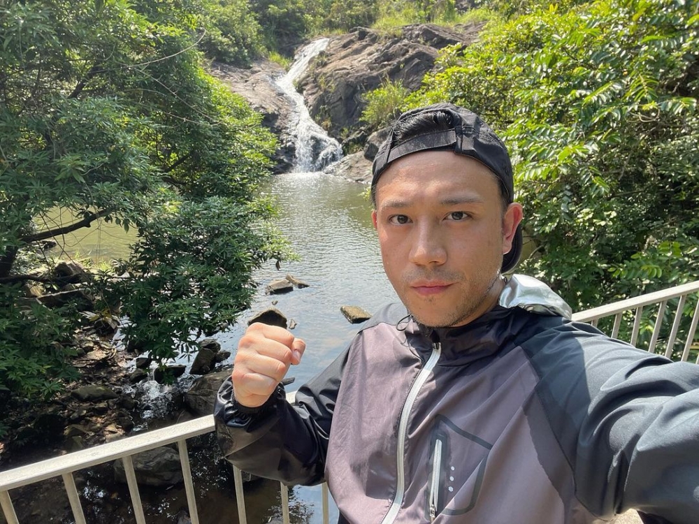 張致恆近日擔任內地男裝模特兒，但網民唔太buy