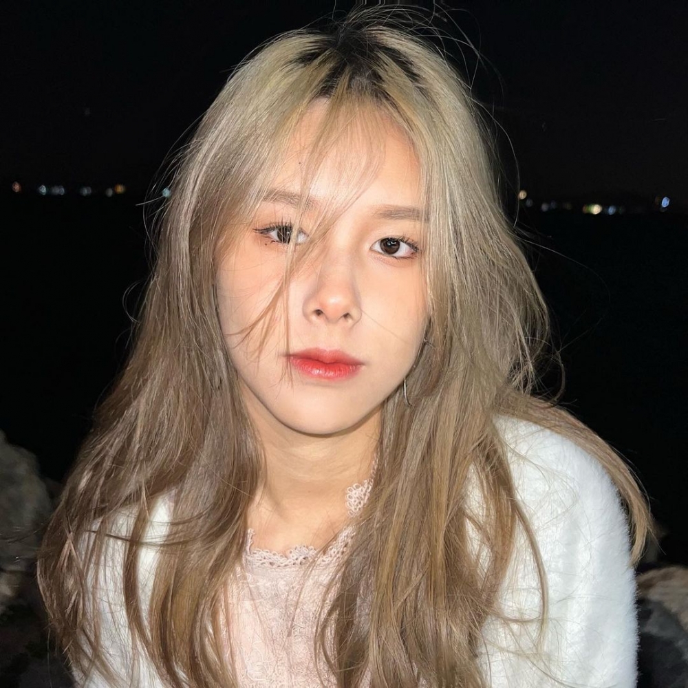 有傳Alice見到偶像做導師，非常興奮，落力接近對方！