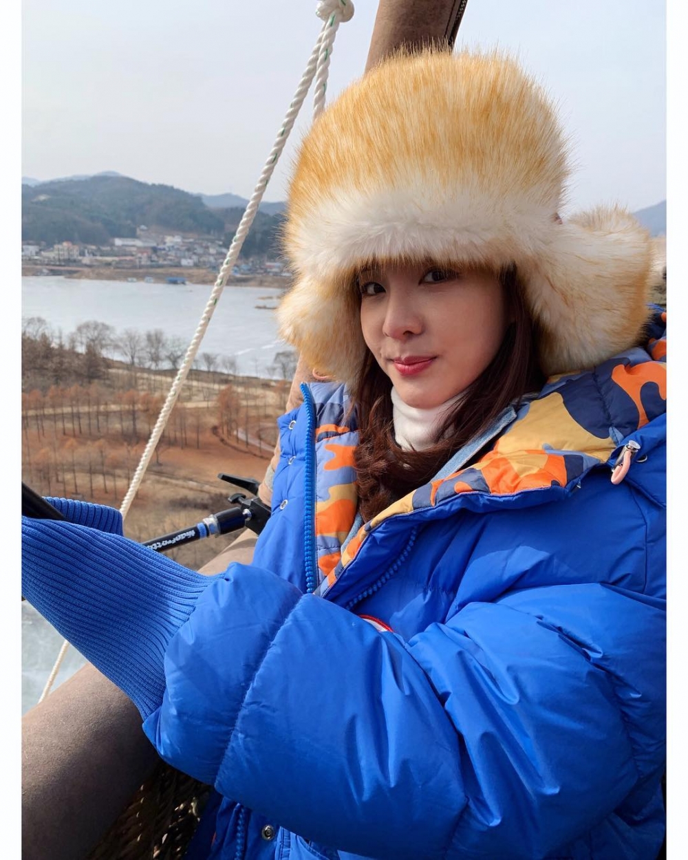 「洋蔥式穿法」最大的重點是多層穿搭,基本穿法有三層衣物。