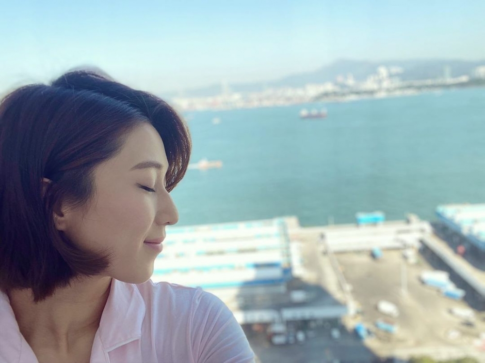 鍾嘉欣已經秘密返港,並正在接受隔離中。