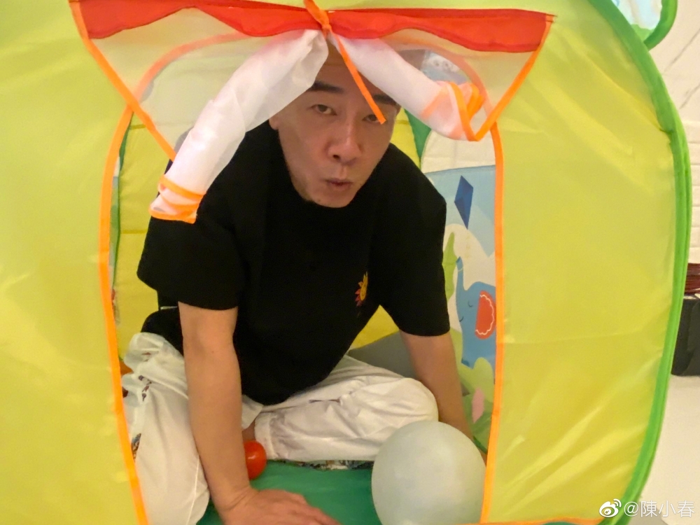 陳小春直播帶貨賺錢,卻反而要賠錢?!