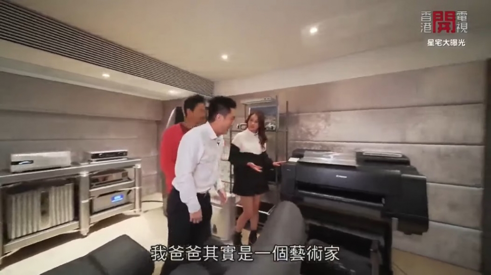直播房內有大型printer