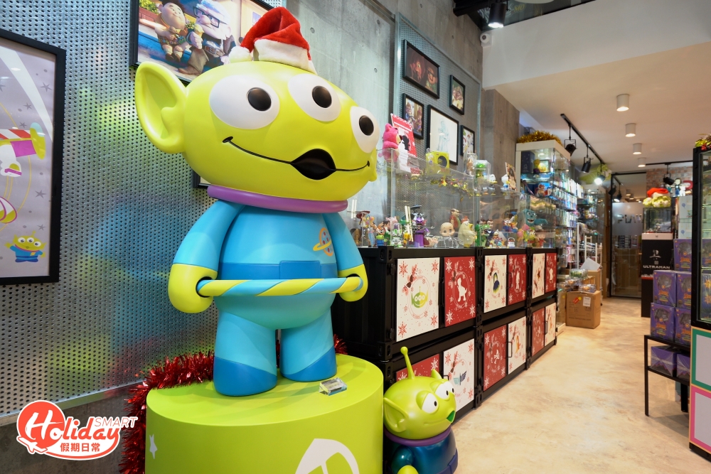深水埗玩具展覽館PLAYMAXX,以擺放不同收藏家的作品或玩具為主,今次跟本地玩具品牌 HEROCROSS 合作,由即日起至2022年1月9日舉辦 《TOYS FOR INFINITY AND BEYOND》 展覽,展出多款經典熱門產品。