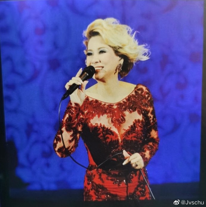 甄妮在FB發出多番指責言論,疑似討論王力宏與李靚蕾離婚風波