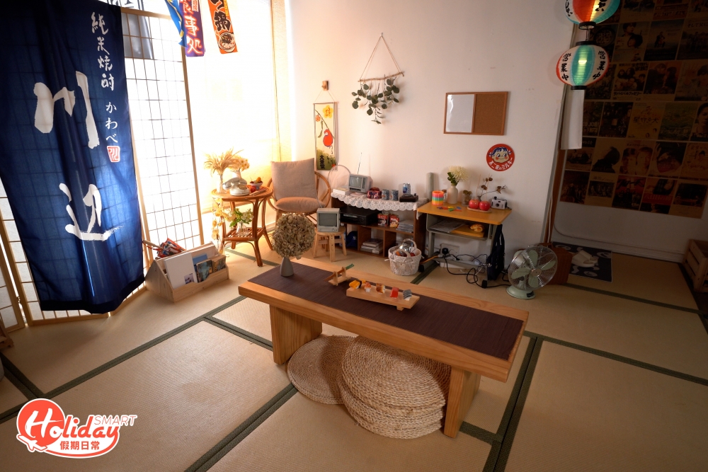 葵興「日和晨曦」樓高兩層,下層是日本和式佈景,上層是家居場景,裝修走日系懷舊風,周圍擺放不少日式擺設和道具。