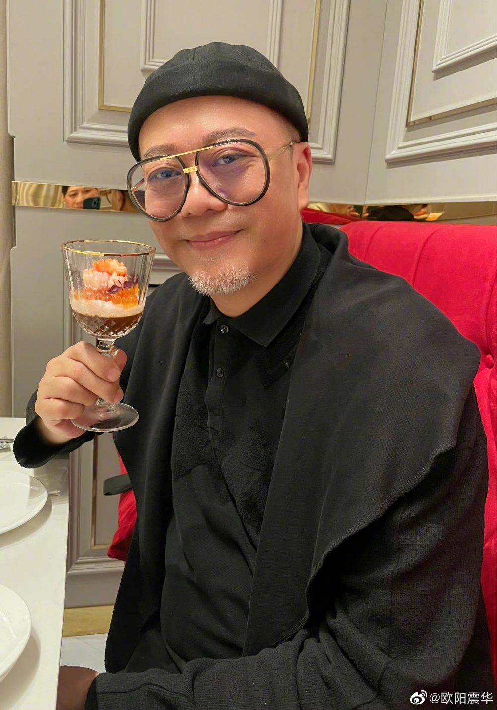 歐陽震華隨即喺留言區以emoji表達歉意。