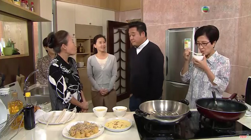 樓主男友認為佢觀念守舊,認為佢唔使做到佢家人所講咁樣