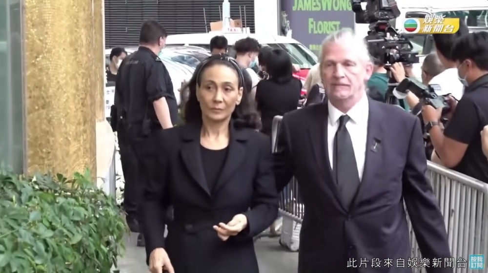 長房次女何超賢與丈夫