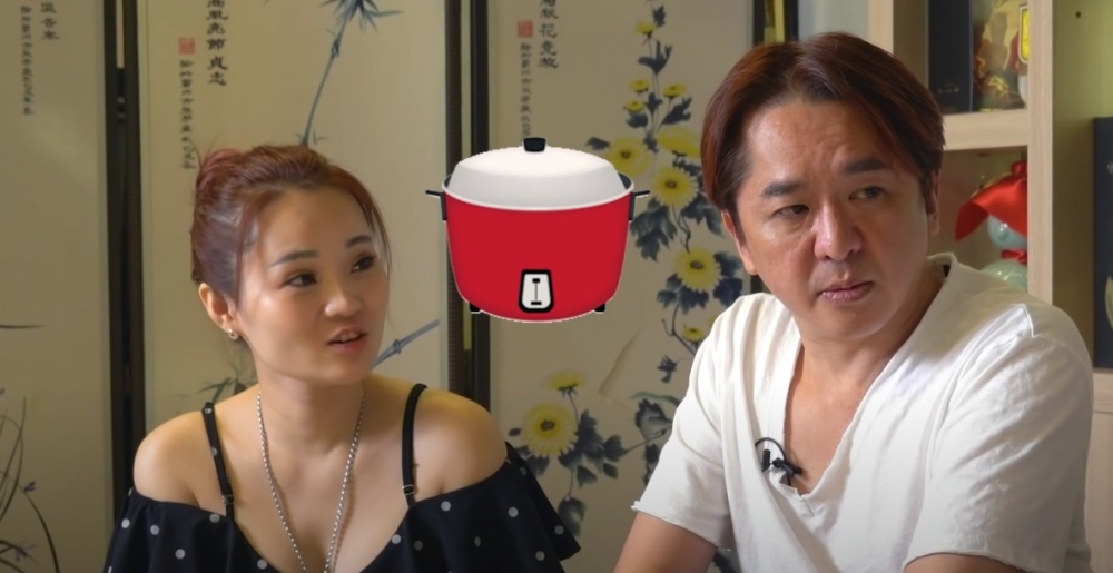 鄧兆尊曾經罕有地帶同三奶上苑瓊丹嘅網絡節目做訪問,似乎對佢愛護有加。