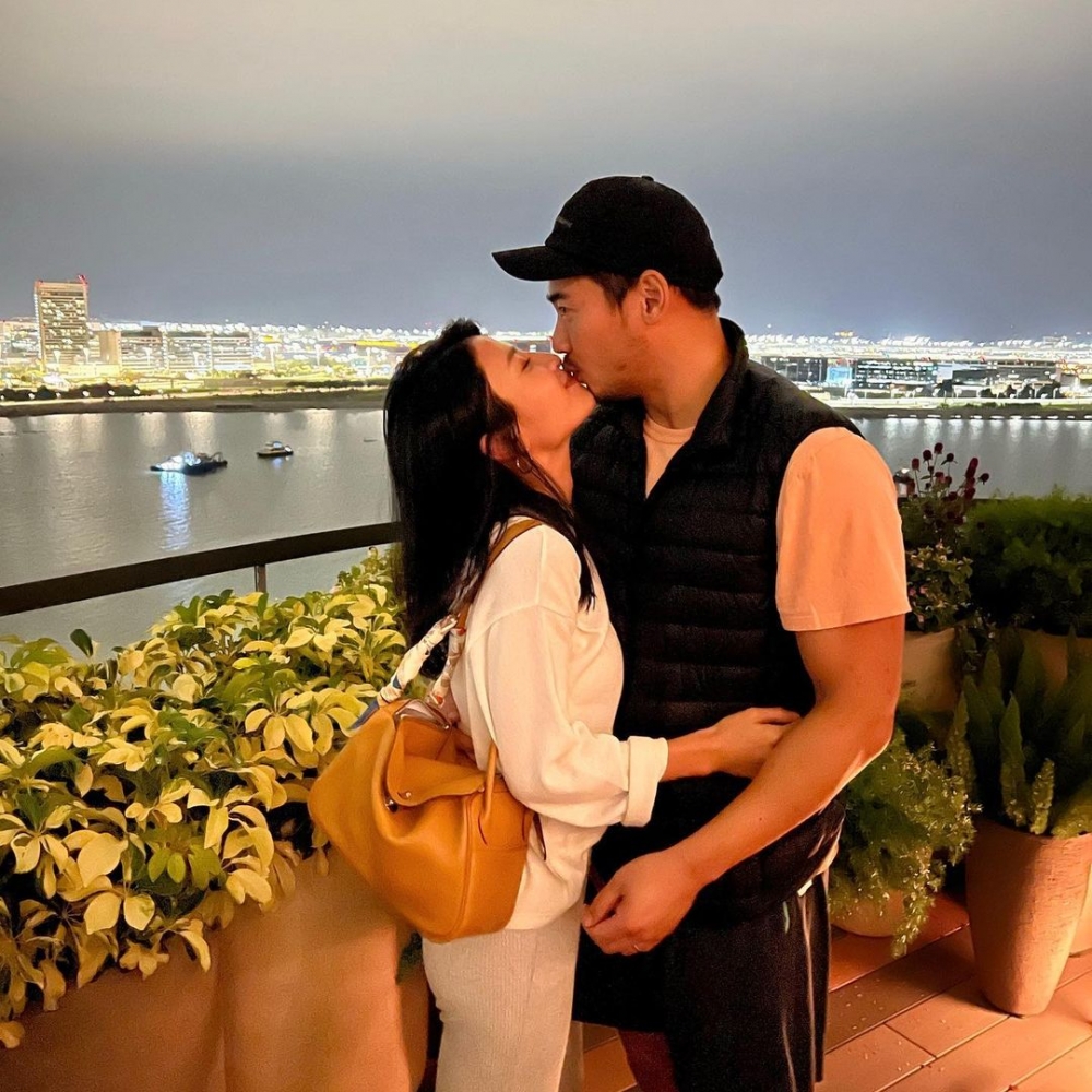 Coffee仲大爆夫妻對話,當時佢拎住部電話問老公做咩影佢崩壞照,老公則表示:「這樣很可愛啊」