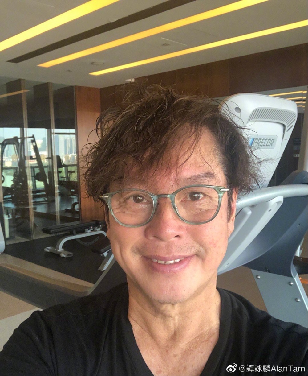 譚詠麟於風波後首度於微博發文,而佢嘅表演片段中獲得超高點擊率?!
