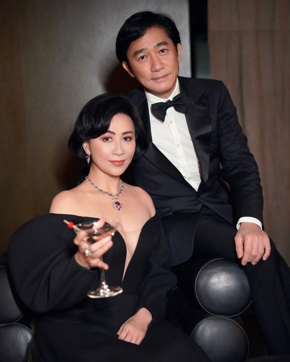 影帝梁朝偉2008年同拍拖20幾年嘅劉嘉玲結婚