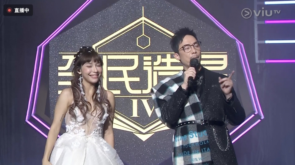 表演《花無雪》嘅穎蕎亦有出現走音情況