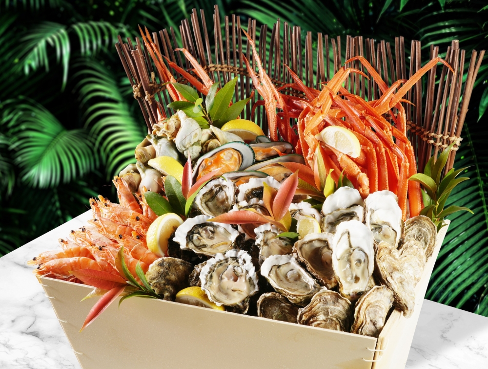 空運直港的法國、美國或愛爾蘭即開生蠔，以及鱈場蟹腳、青口、海蝦和海螺等海鮮。