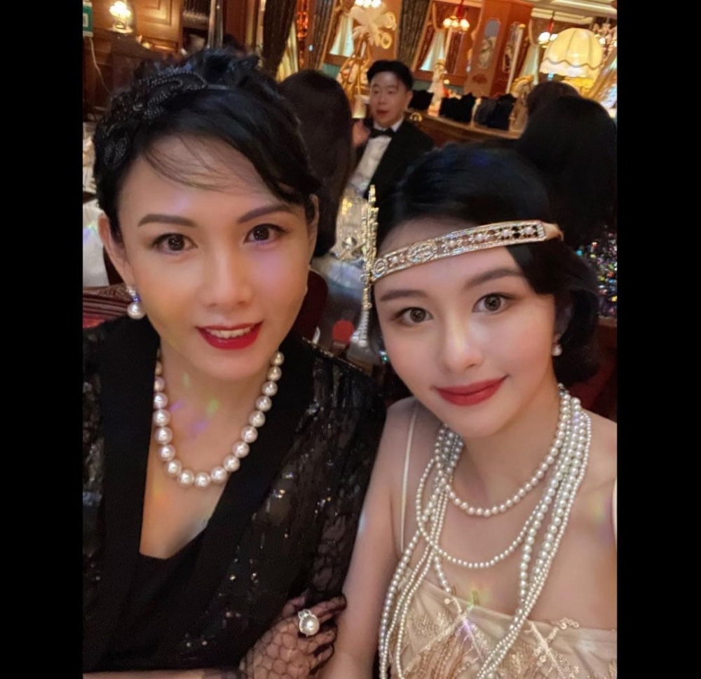 沈月一直都被網民大讚深得媽媽邱淑貞嘅真傳,基因超好!
