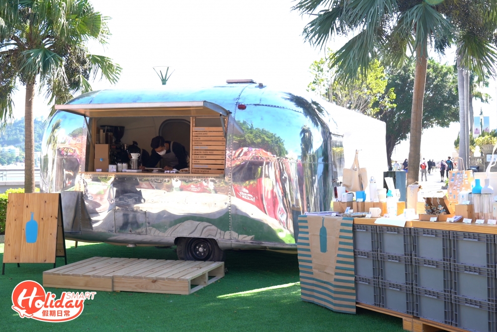 Blue Bottle Coffee餐車提供新鮮的咖啡,還有多款紀念品發售。
