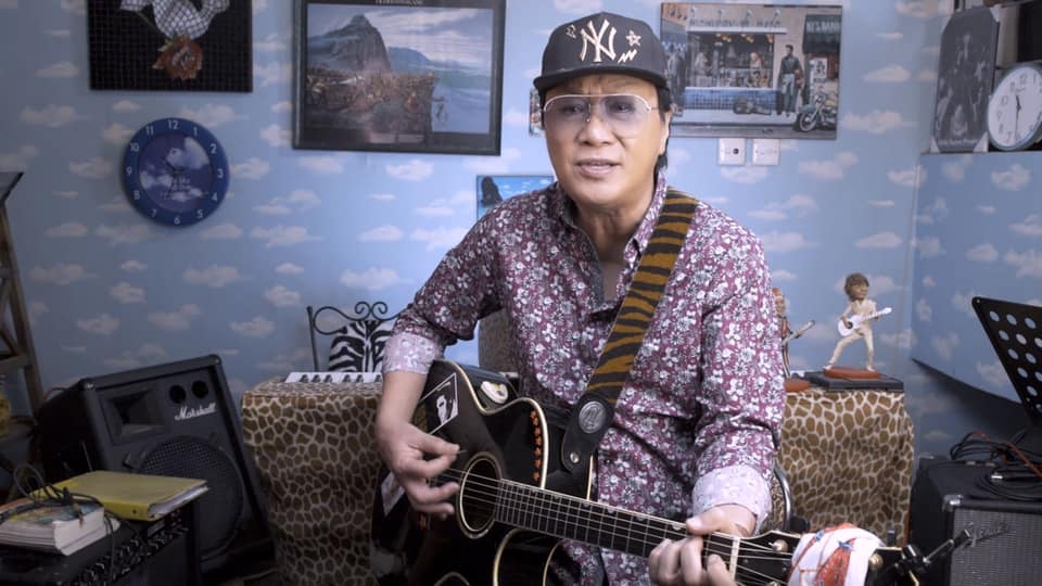 73歲許冠傑在剛過去嘅聖誕與兒孫聚首一堂賀節，同時曝光豪宅