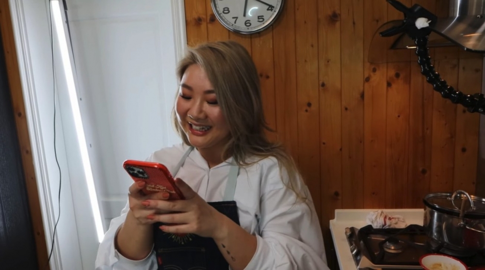 廚房就以木製設計為主，睇得出佢成日都會煮嘢食～