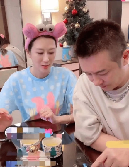 夫婦二人看見負評湧現,之後關掉直播