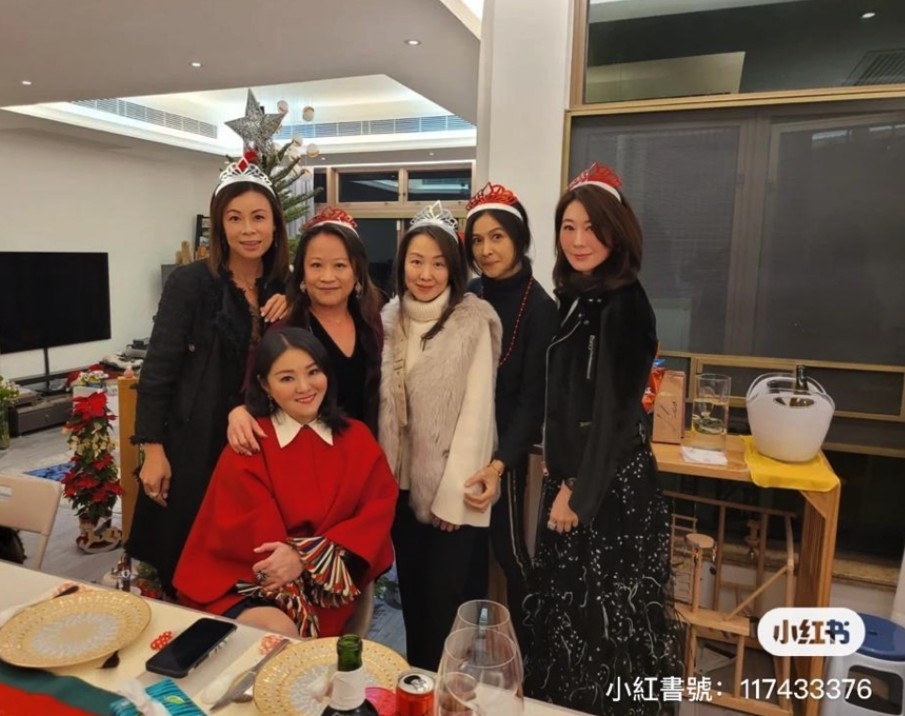 化咗淡妝嘅佢依然容光煥發～