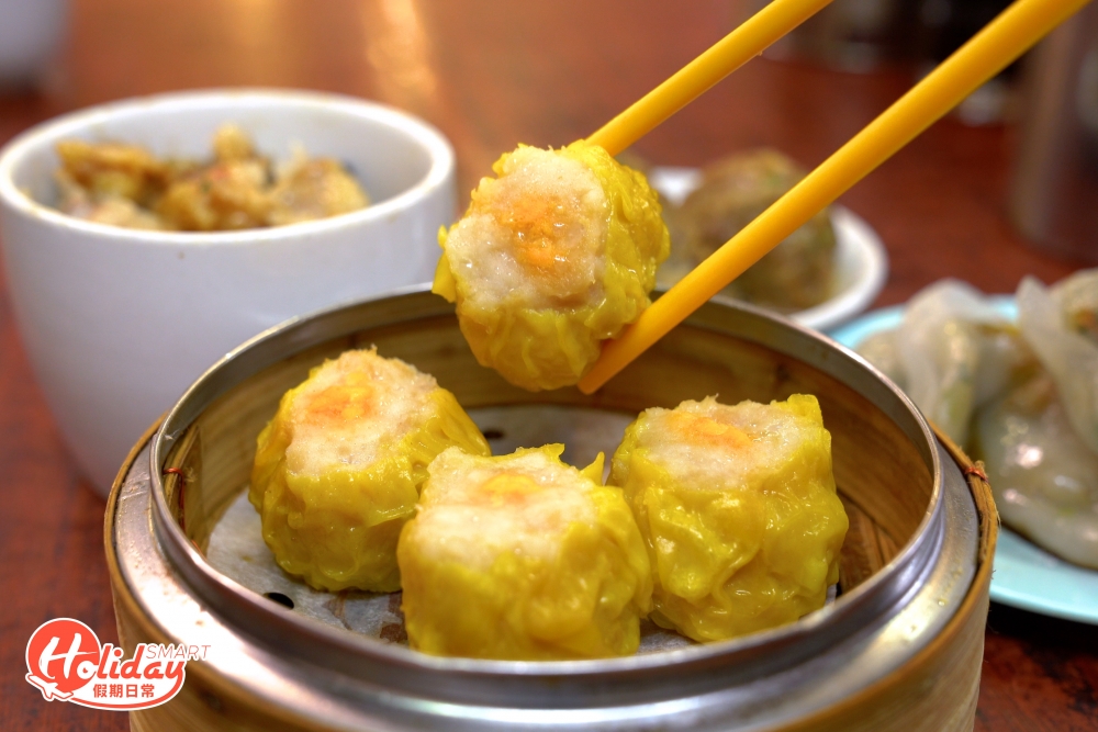 一籠4粒的燒賣肉餡飽滿，而且每粒都有蟹籽裝飾。