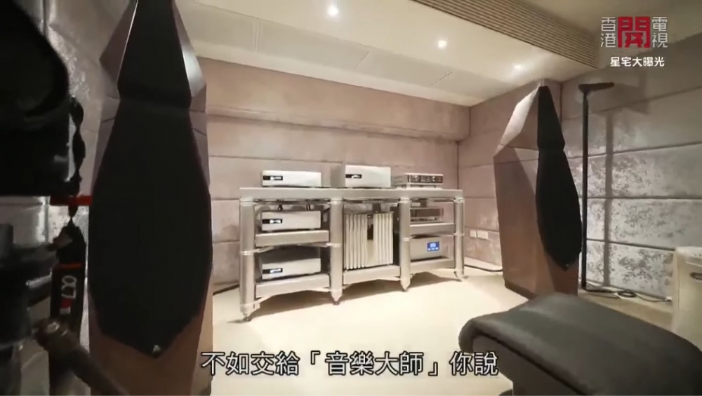好多音響,不過唔係畀對音樂零興趣嘅鍾培生用,而係佢嘅爸爸