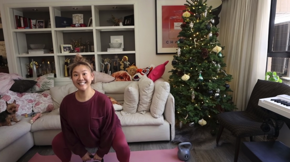 而客廳空間亦好大，欣宜平時都會喺客廳做運動～