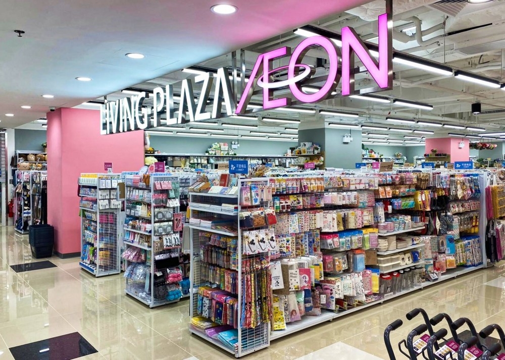 想平掃聖誕裝飾品,除了到深水埗玩具街,12蚊店都是不錯的選擇,Living PLAZA推出各式各樣的聖誕裝飾,幾乎大部分都是$12,絕對抵買!