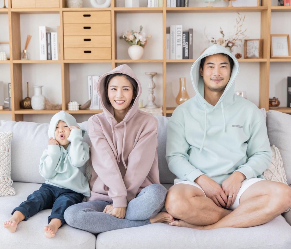 2018年Coffee宣佈同拍拖3年嘅圈外男友翟志榮入紙申請結婚,同年誕下仔仔「伯伯」翟德彥,一家三口樂也融融。