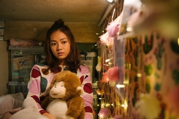 樓主稱自己仲有3年先畢業:「開始懷疑其實我係咪唔應該搵在職人士拍拖?定其實學生根本唔應該拍拖?」