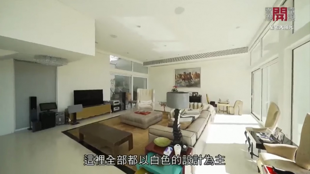 白色客廳空間感好大