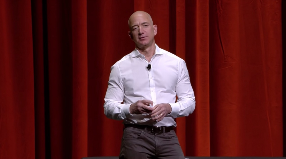 貝佐斯與前妻育有3個兒子,佢一直渴望有個女兒