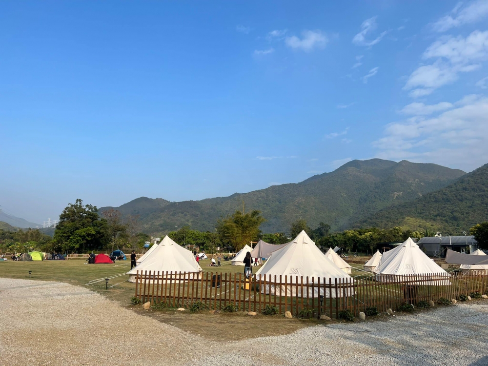 營地空間相當寬敞,如果有露營經驗,可以自備帳營,每個營帳可供最多4人入住,人均最平$125,如果是露營新手或想體驗兩手揈揈露營,亦可以選擇租借露營用具。