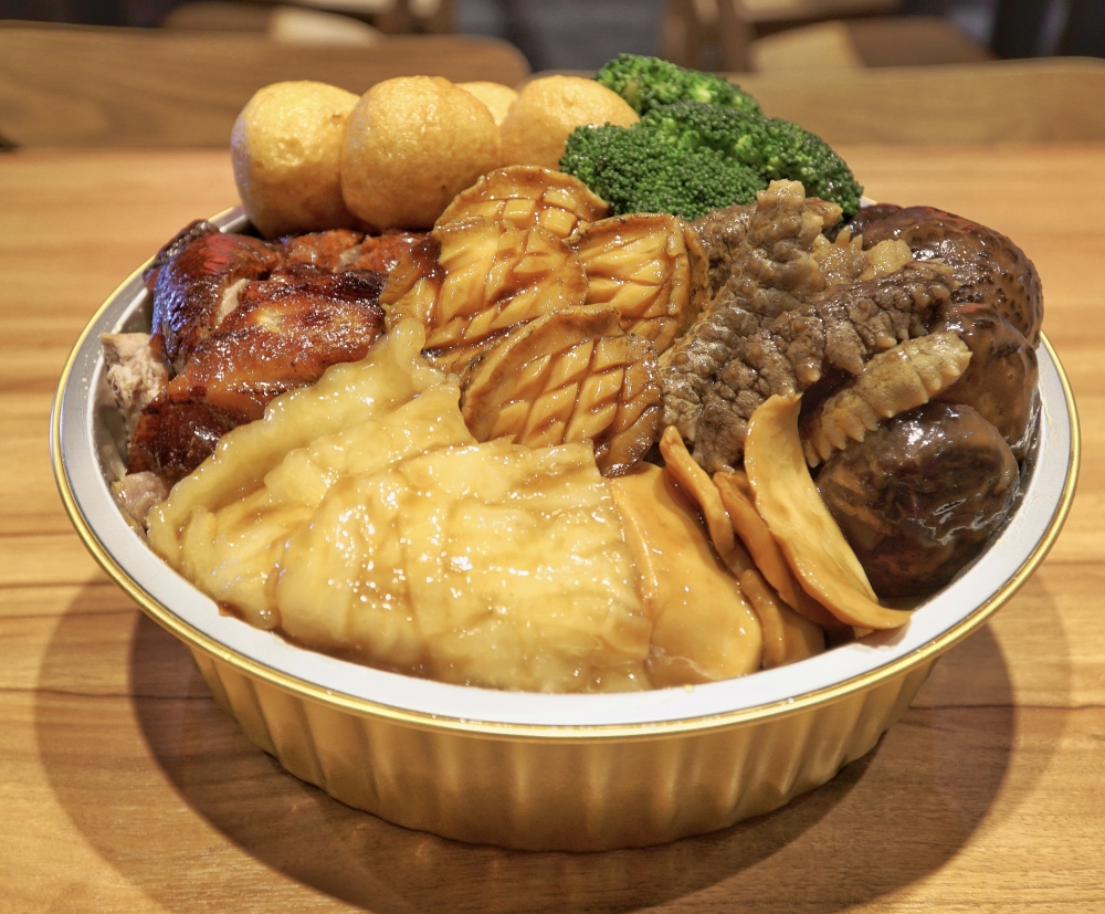 原隻鮑魚花膠海參極品盆菜「虎年鮑你發」