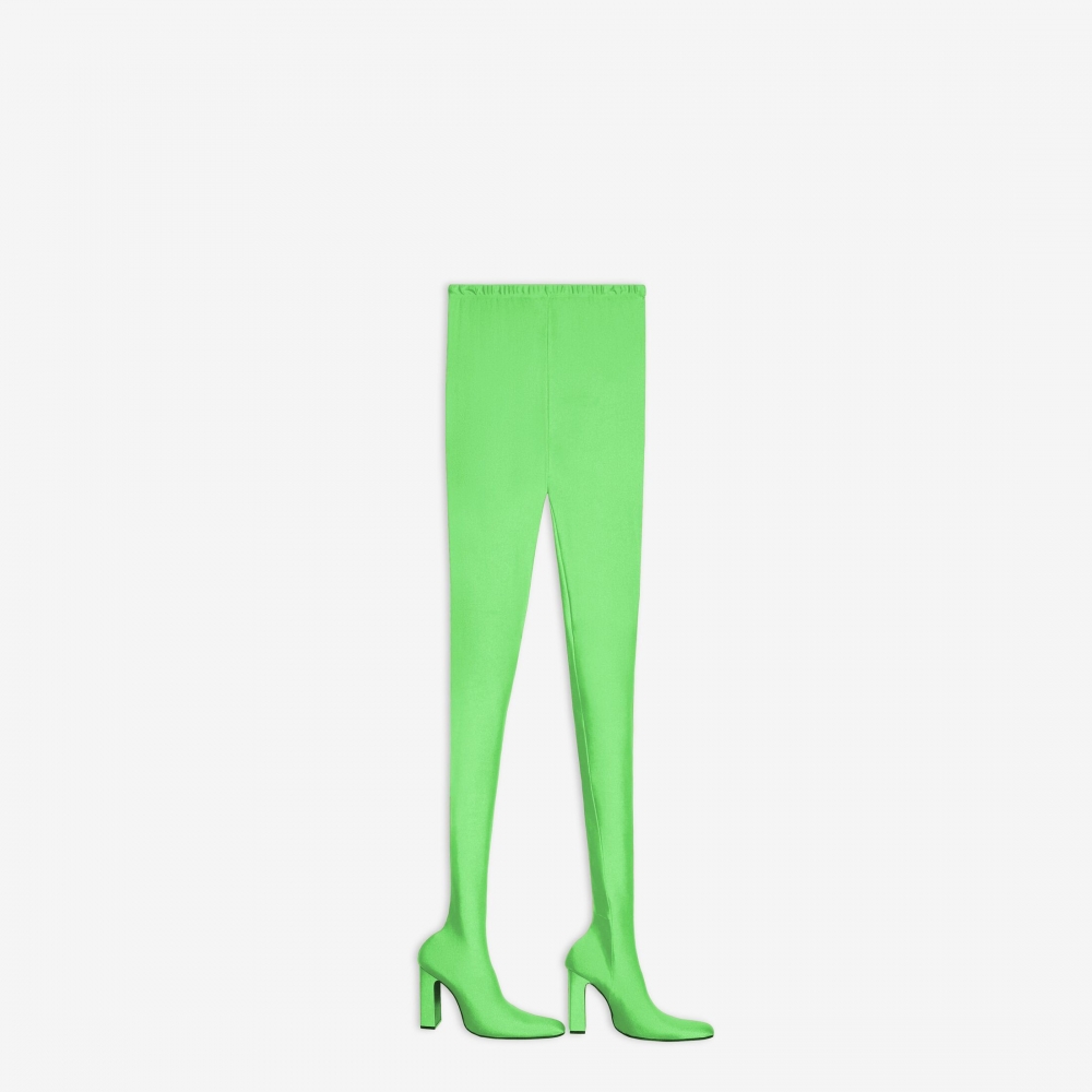 呢條leggings仲係極搶眼嘅熒光綠色,即使身處喺10米之外都會一眼被人睇到