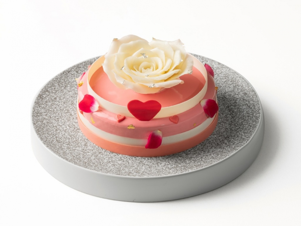 玫瑰士多啤梨雲呢嗱慕絲蛋糕