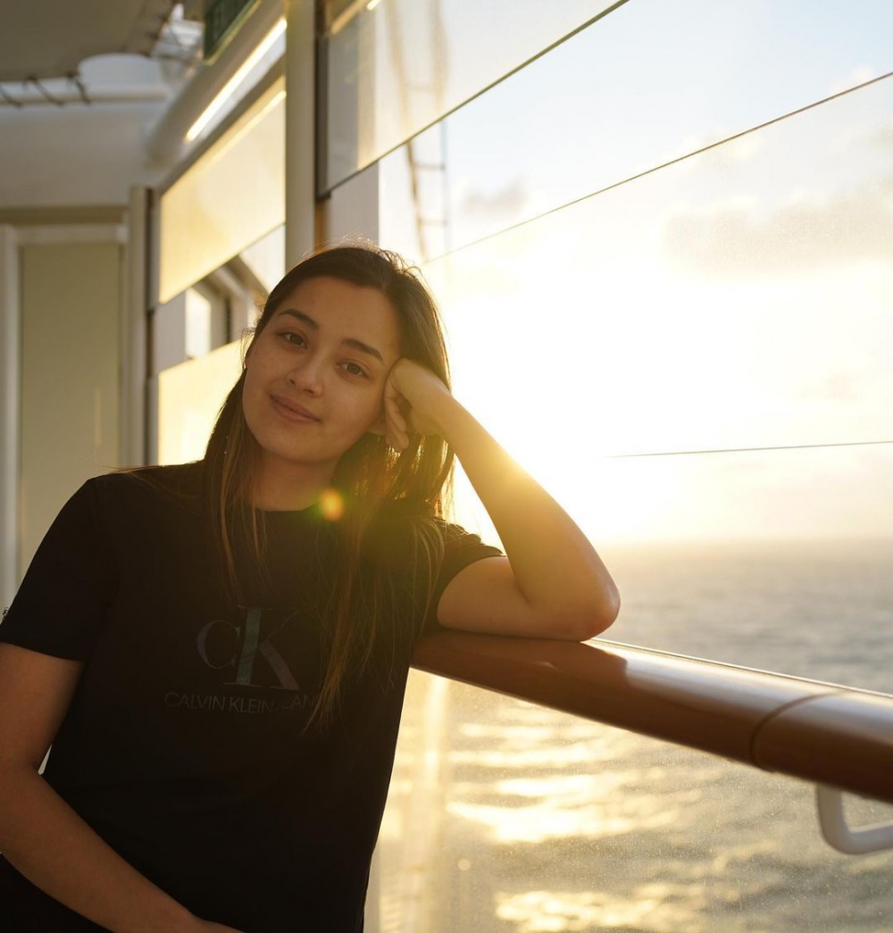 謝嘉怡曾經上載自己嘅素顏照，獲網民大讚天然美女！