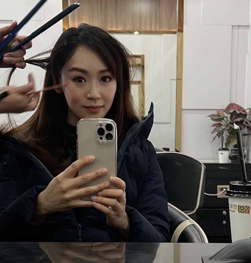 楊思琦曾經表示李嘉欣係佢姑媽嘅姨甥女。