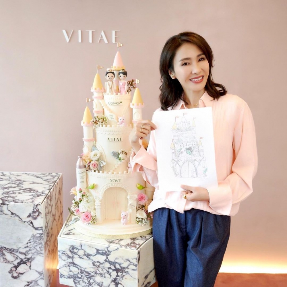 黎姿現時就成為咗醫學美容院嘅老闆娘!