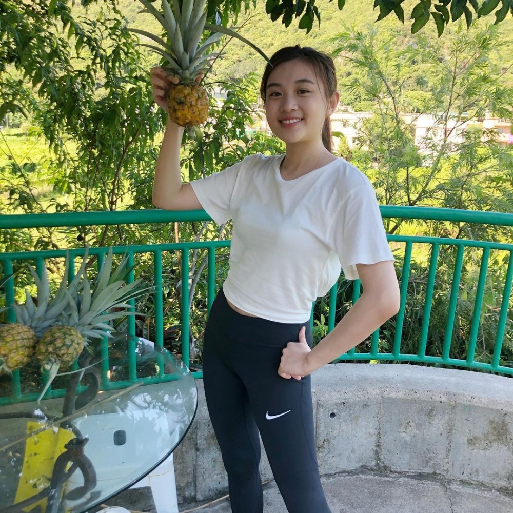 即使簡單紮馬尾,不施脂粉,Candy仍獲網友大讚「好有仙氣」!