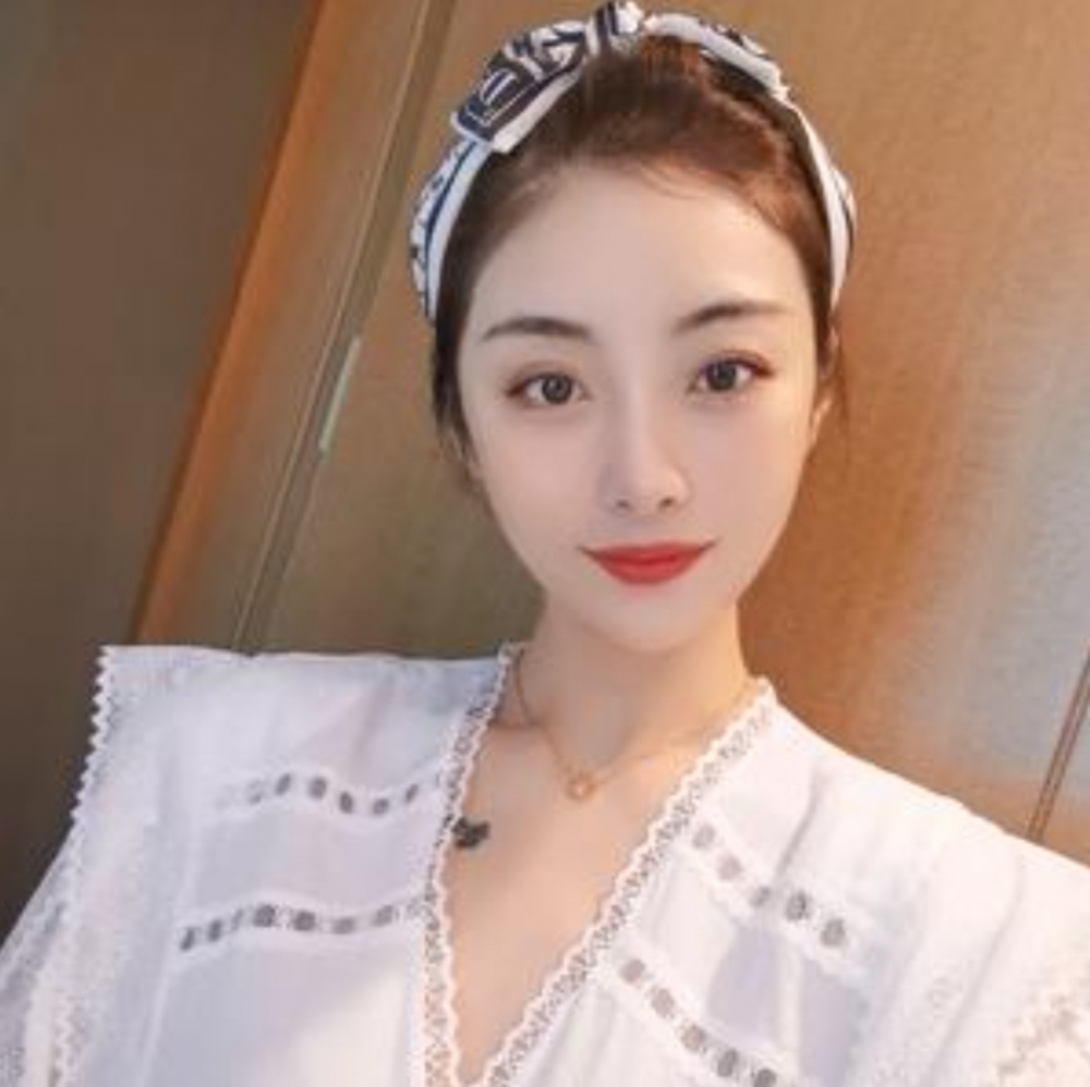 內地女模特李雪珂單身,用試管嬰兒誕下混血三胞胎