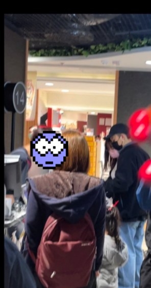 有網民喺連登大爆喺平安夜當日，於黃埔超市見到Ash同埋MC！