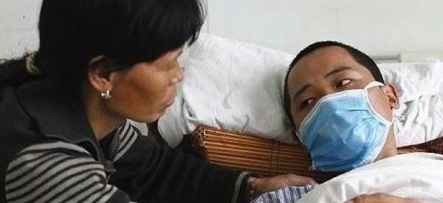 事隔11年,小王依然需要長期躺臥病床接受治療!