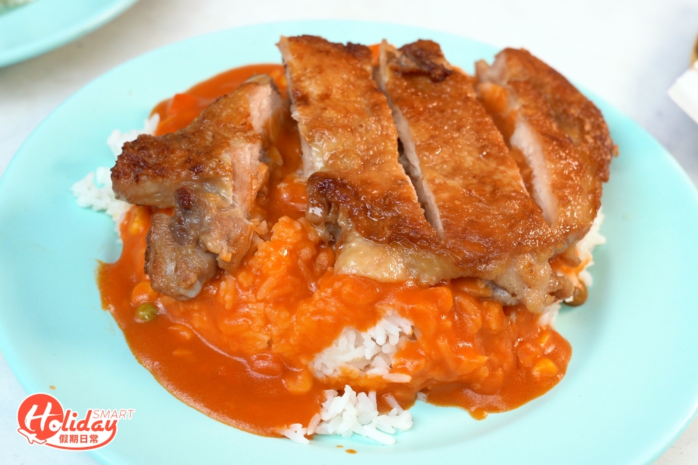 雞扒煎至金黃而且食落啖啖肉，配搭港式濃稠番茄汁。