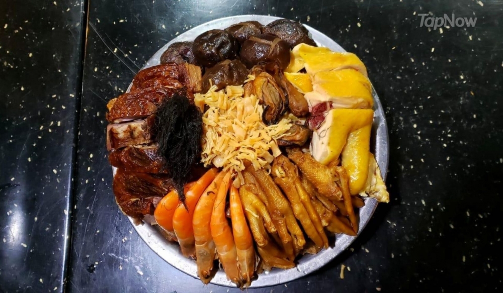 九份古早合家歡盆菜,食材應有盡有~