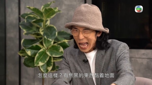陸永表示在頒獎禮曾見到地下出現超長黑色燒焦物體