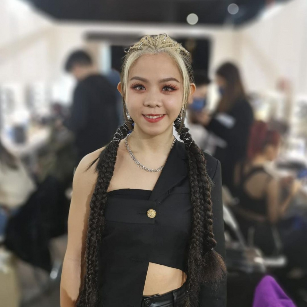 Gao喺舞台上有十足活力