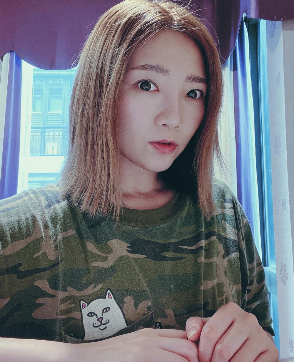 Steven正式出道後承認嘅女友就係傅珮嘉,但最終因為同女網民嘅曖昧短訊而導致分手收場!