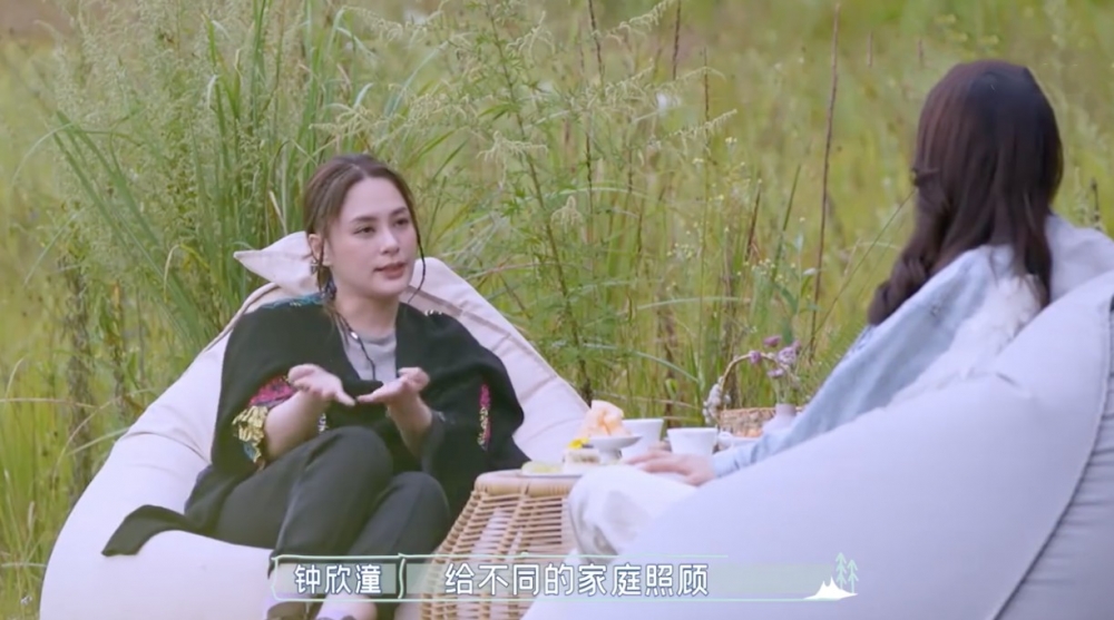 阿嬌回憶自己細個媽媽將佢交畀唔同家庭照顧,生活漂泊